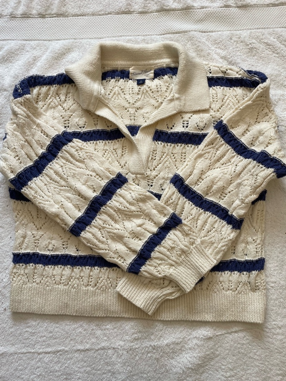 Universal Thread Cream V‑Neck Cable Knit Sweater with Navy Stripes